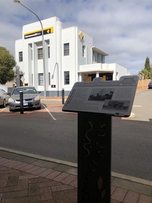 Stories of Us: The Narrogin - 8. A tale of two banks: free